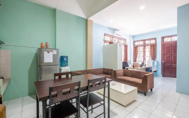 Super OYO 1568 Stasiun Ka Cirebon Guest House