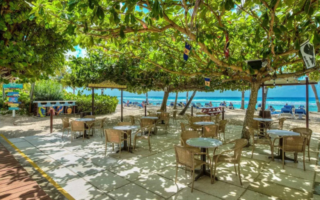 Coconut Court Beach Hotel