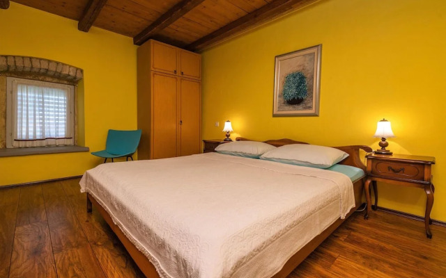 Stunning Home in Sarici With Wifi and 2 Bedrooms