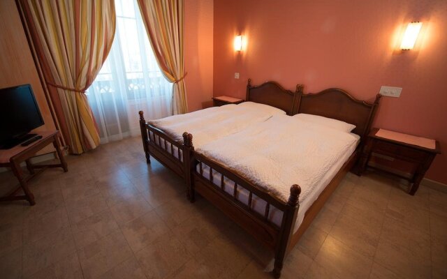 Hôtel - Restaurant Le Manoir