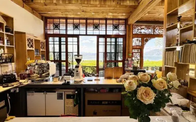 Dali Haishewan  inn (Xizhou Town Store)