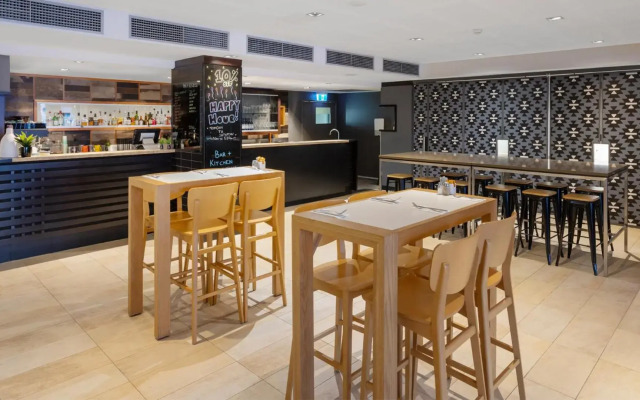 Oaks Perth Hotel