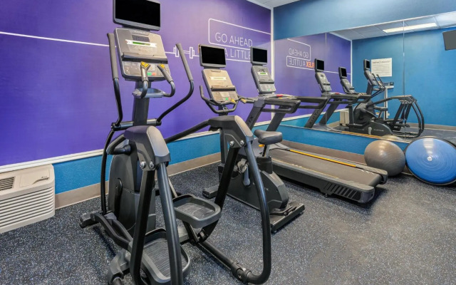 Holiday Inn Express Hotel & Suites Chicago-Algonquin by IHG