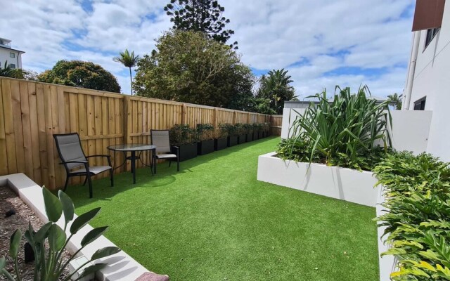 Modern 2 BR with Private Pool and Garden