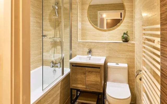 Host Stay Chic Townhouse by the Docks