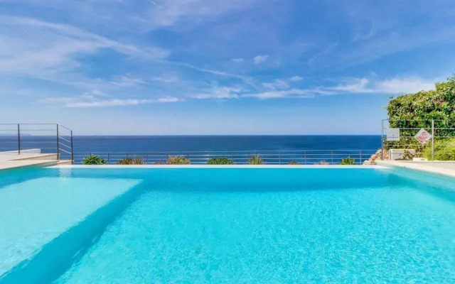 Excellent Seafront Villa in Cala Pi