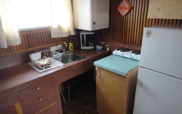 Airport Inn Motel & RV Park