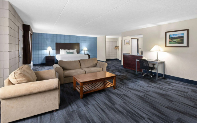 Baymont Inn and Suites by Wyndham Farmington, MO