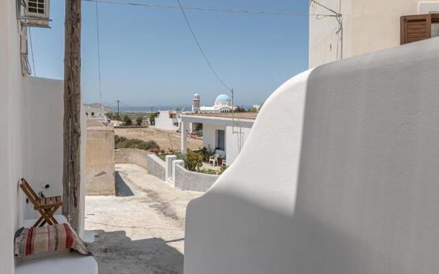 White Luxurious Apartment I