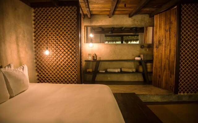 Amor Rooms
