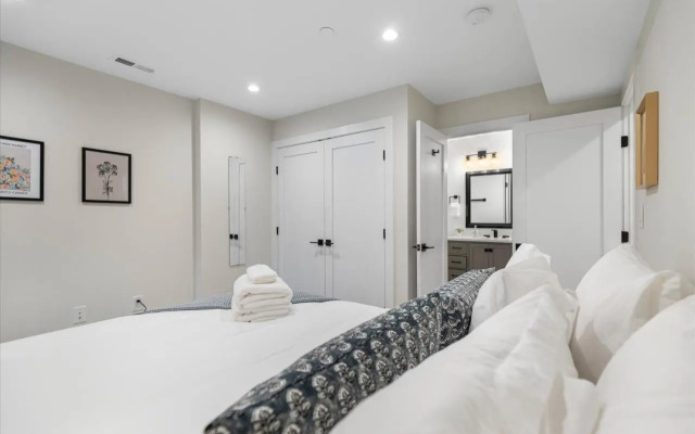 Central 2-Br City Sanctuary - Commuter-Friendly