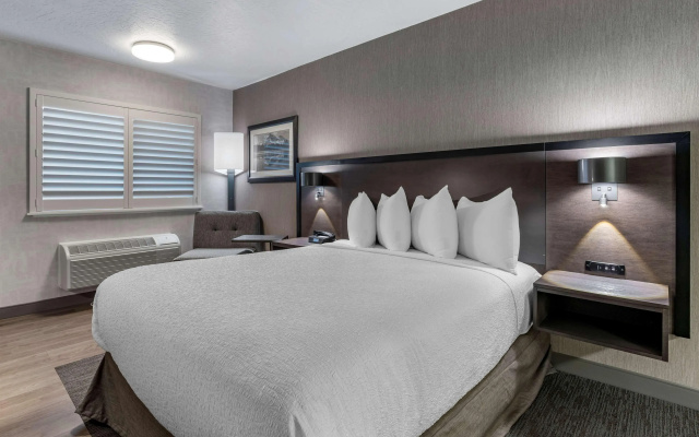 Best Western Plus Hilltop Inn