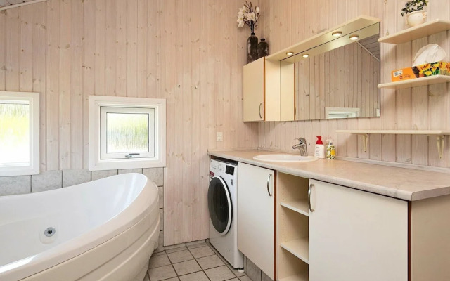 6 Person Holiday Home in Vaeggerlose