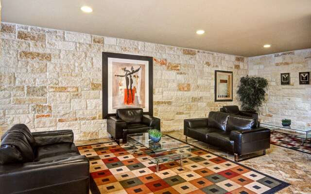 Comfort Suites Arlington - Entertainment District