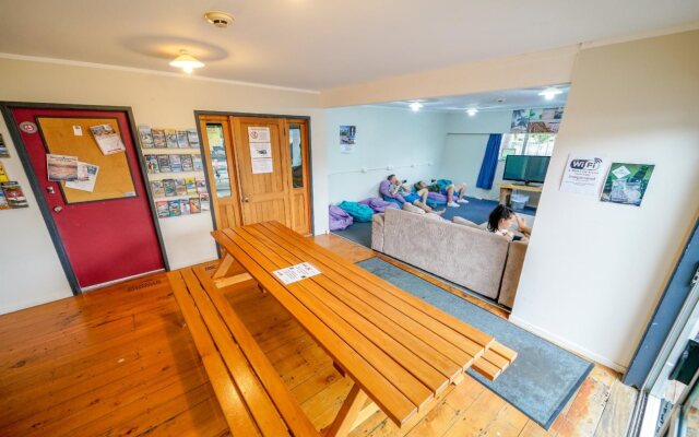 Base Bay of Islands - Hostel