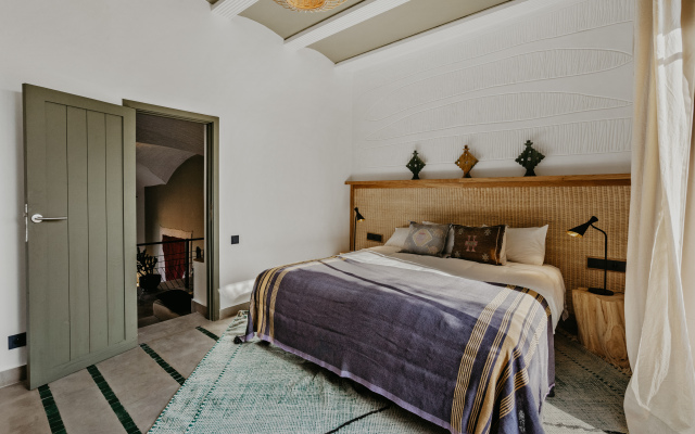 Adama Hotel