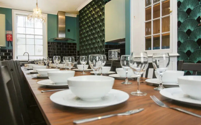 Chocolate Box Central by Brighton Holiday Lets