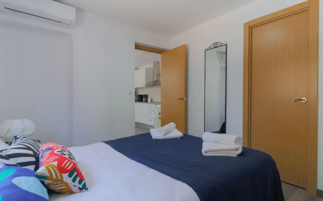 Bright Málaga Beach and Downtown Apartment