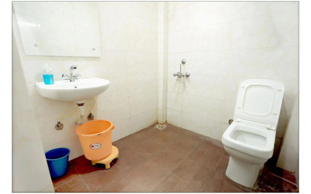 OYO Flagship 70002 Gupta Residency