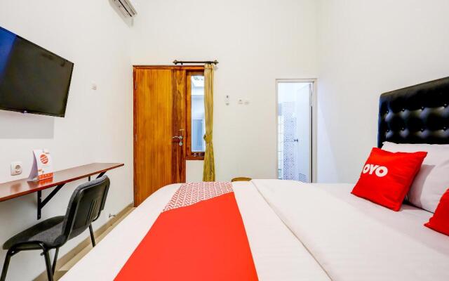 OYO 90099 Twin House