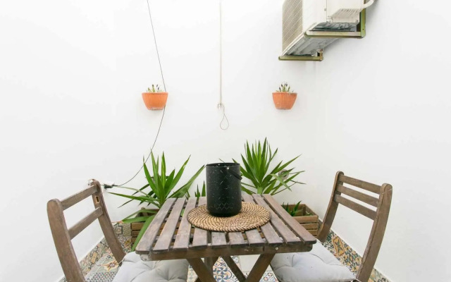 Bright Studio with Terrace in LX Factory- Center