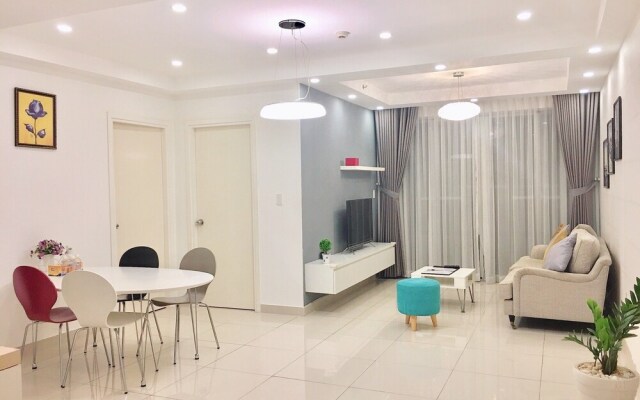 Modern Apartment in Scenic Valley Phu My Hung D7