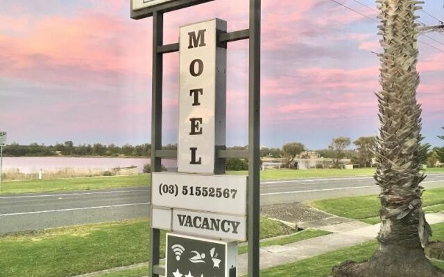 Sandbar Motel