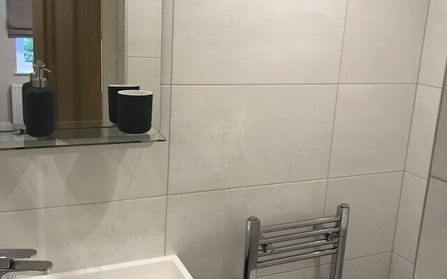 Flat 1 Helena House, 1-bed, Sleeps 2, Garden
