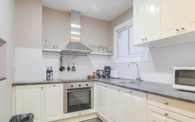 Spacious 4bed in Central Barcelona, 8mins to Metro