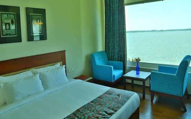BLUSALZ MANOR Waters Edge Kochi