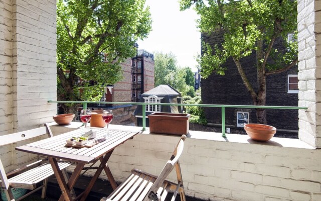 The Wonderful Chelsea Manor Street Apartment - CHK