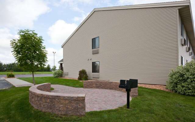 AmericInn by Wyndham Thief River Falls