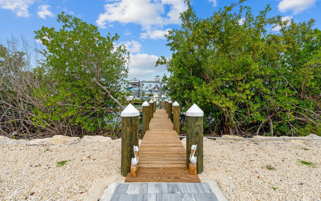 Mermaid s Paradise Pool Dock Games Views