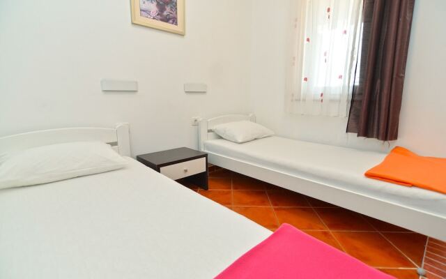 Apartment 1985