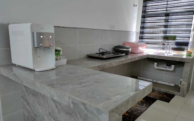 OYO Homes 90611 Homestay D'emas