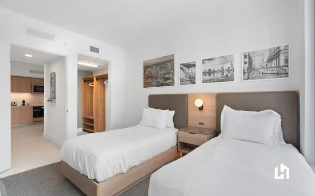 Stylish Apartments with Partial Ocean Views in Downtown