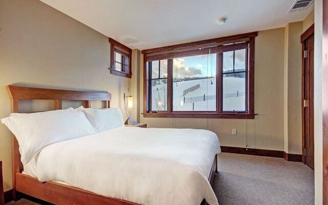 One Ski Hill Place S8309