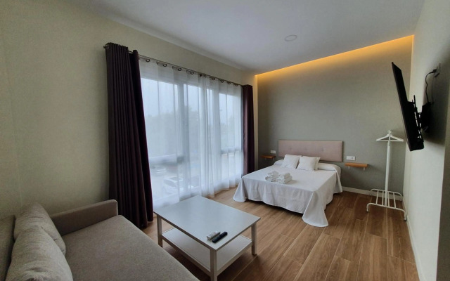 REDONDELA APARTMENTS - Bedroom, Bathroom & Kitchen