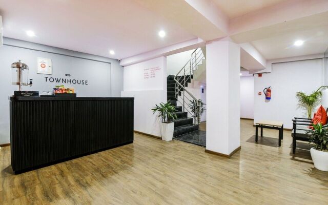 OYO Townhouse 086 Pankha Road