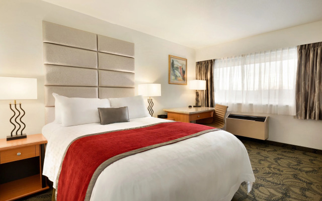 Poco Inn and Suites Hotel & Conference Centre