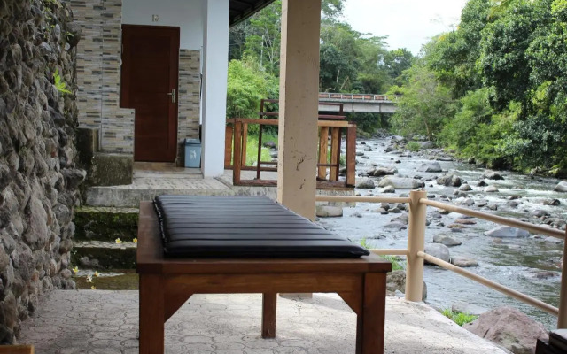 Pondok Tepi Sungai