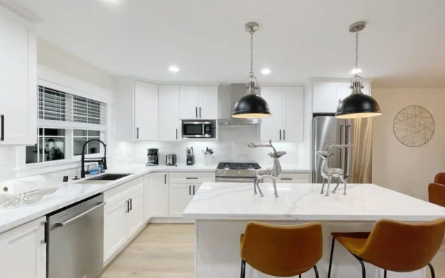 @ Marbella Lane - Contemporary Sophisticated Home