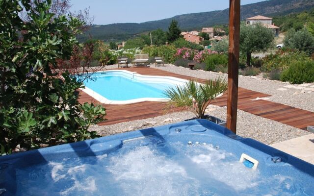 Spacious Villa With Private Swimming Pool and Jacuzzi