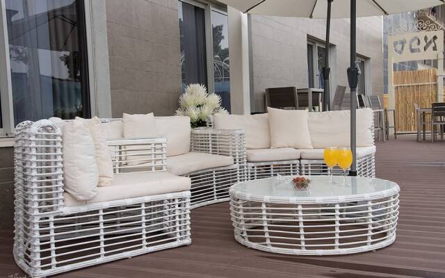 Sandrine Hotel & Spa