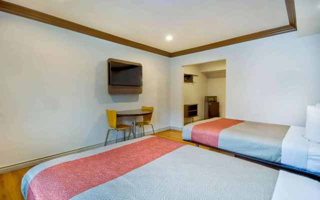 Motel 6 Gardena