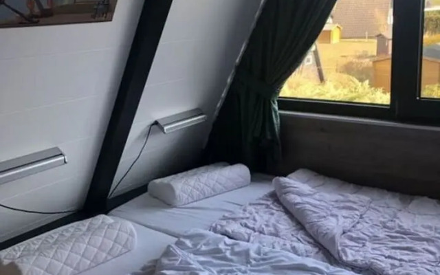 Roof-only House Modern Retreat