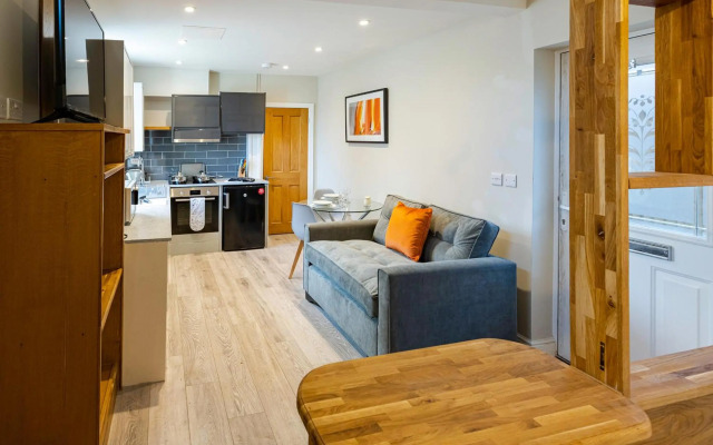 Entire Luxury Studio in the Central of Reading