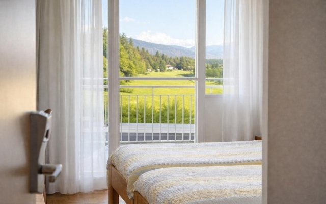 Hôtel La Croisée Neuchâtel – Guest Rooms – Val-de-Ruz