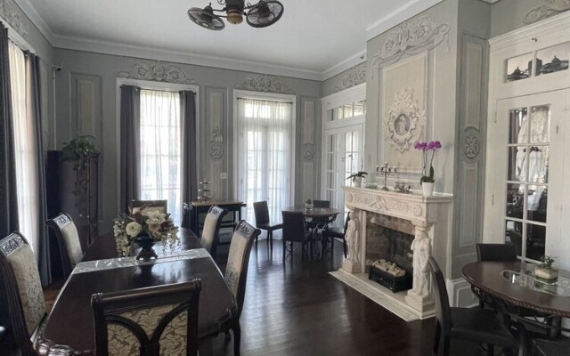 The George Manor