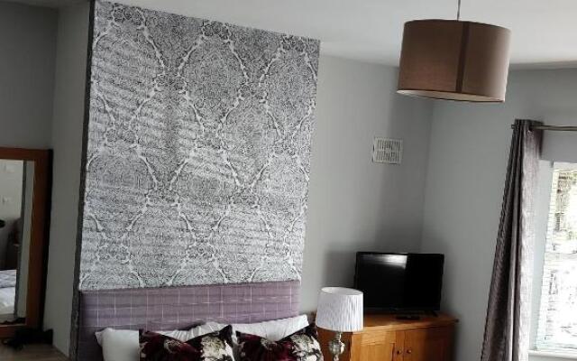 Foxhollow House Suite